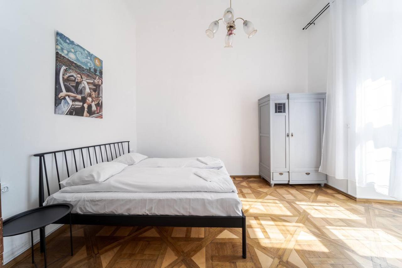 Апартаменти На Площі Ринок 12 Lviv Exterior photo